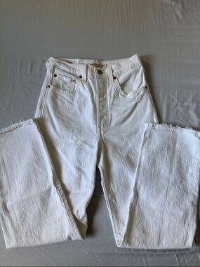 Levi’s - NWOT White Ribcage Straight Ankle Jeans